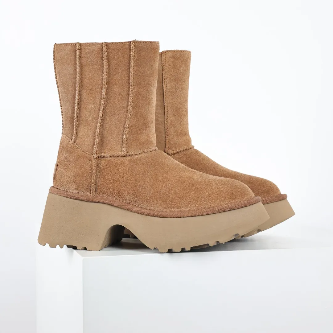 Pick up locally 💰700 Core recommended good price It is a very suitable choice for home furnishings. In the new year, uug launched a series of styles, which are partial to the preferences of young consumers and have also moved to the forefront of fashion trends. Shoe body material: water-repellent coated suede upper, 17 mm UGGPURE™ implantable wool insole, lightweight non-slip and comfortable rubber outsole, with brand LOGO and trademark, with full packaging Size: 35 36 37 38 39 40